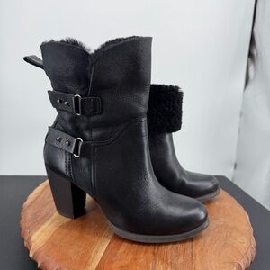 UGG Boots Black Leather Shearling Cuff Ankle Heeled Zip 1013680 sz 7 fold over